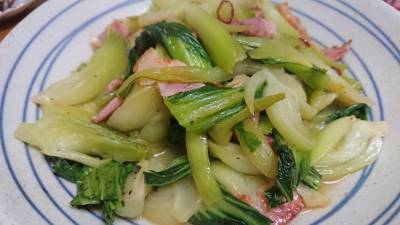 ベーコンとチンゲンサイのにんにく炒め