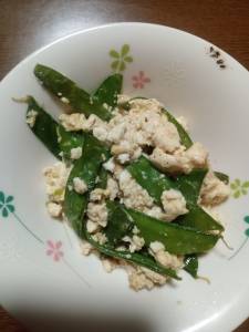 豆腐と絹さやの炒め物