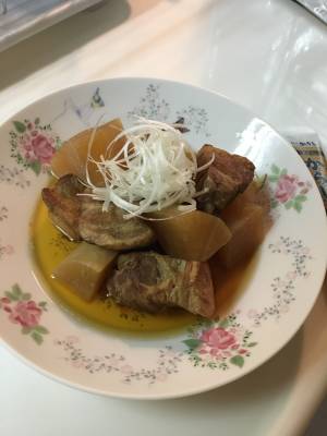 豚バラと大根の甘辛煮