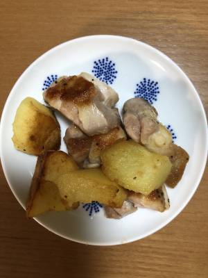 カリカリじゃがいもと鶏のソテー