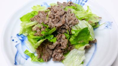 牛肉炒めのサラダ
