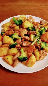 カリカリじゃがいもと鶏のソテー