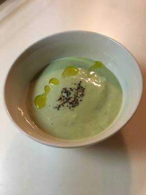 アボカドの冷製ミルクスープ