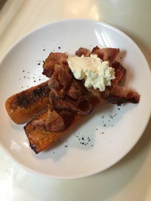 にんじんの蒸し焼きベーコン添え