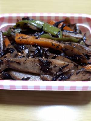 ごぼうとひじきのきんぴら