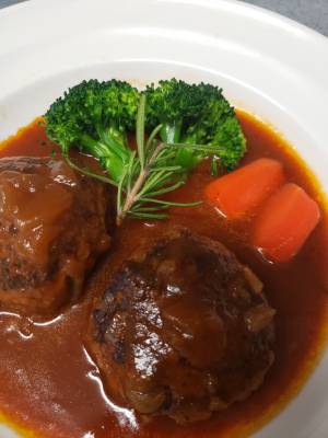 煮込みハンバーグ