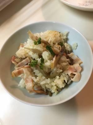 ごぼうとベーコンの炊き込みピラフ