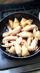 鶏手羽と大根の煮物