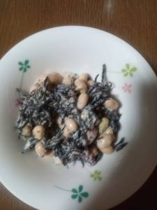 蒸し大豆とひじきのサラダ