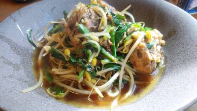 さば缶とにらのスパイシー炒め