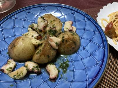 新じゃがとたこの炒め物