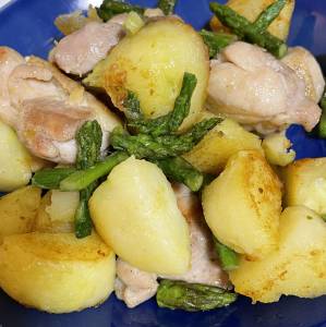 カリカリじゃがいもと鶏のソテー