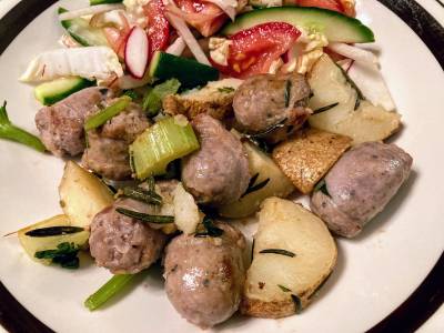 カリカリポテトとウインナーのハーブ炒め