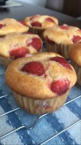 いちごのマフィン
