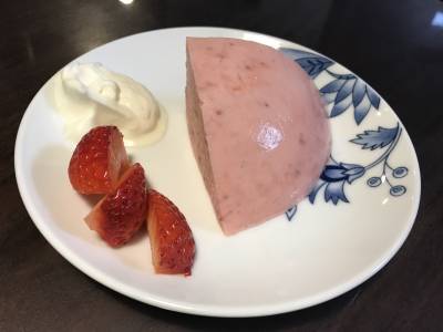 いちごのミルクゼリー