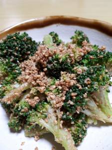 ブロッコリーのごまあえ