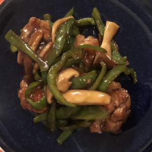 ピーマンと豚肉の黒酢炒め