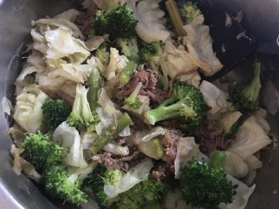 春キャベツとコンビーフの煮込み