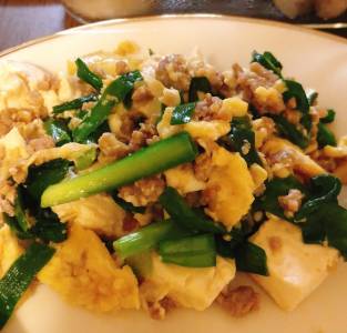 ひき肉と豆腐のにら炒め