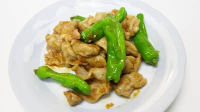 豚こまとししとうのしょうが焼き