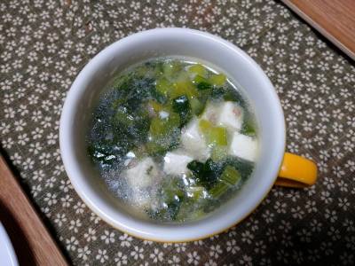 豆腐と小松菜のサンラースープ