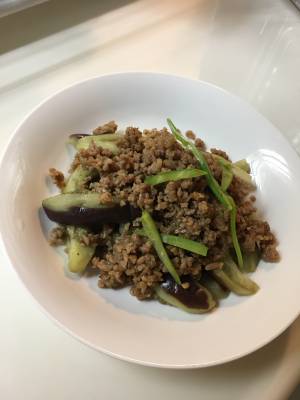 ゆでなすのひき肉だれ