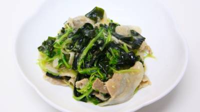 豚肉、わかめ、豆苗のごま煮