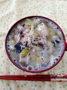 さば缶とレタスのみそ汁