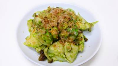 アボカドと鶏肉のわさび梅おかか炒め