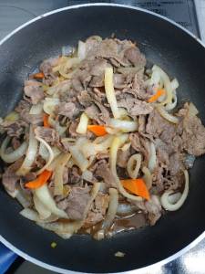 新たまねぎと牛肉のソース炒め