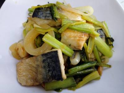 さばと小松菜のスタミナ炒め