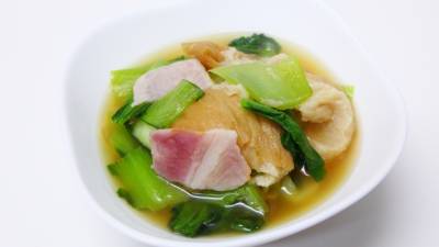車麩とベーコン、チンゲンサイの煮物