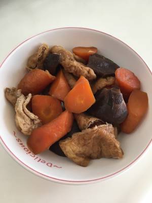 春にんじんと干ししいたけとお揚げの炊いたん