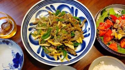 しょうゆ味で青椒牛肉絲