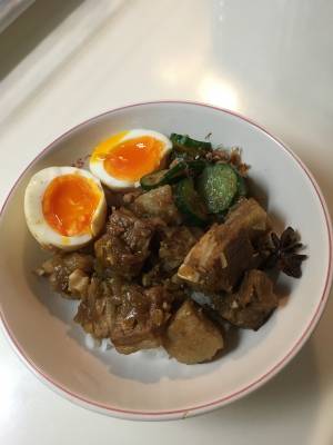 魯肉飯（ルーローファン）