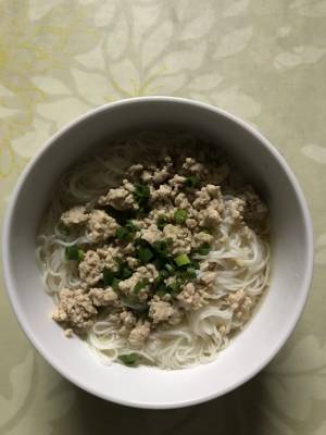 レンジで鶏そぼろのぶっかけそうめん