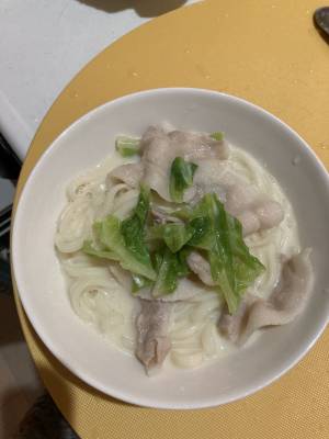 豚バラキャベツのつゆごま豆乳うどん