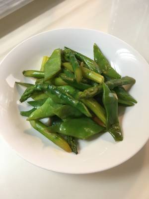 アスパラとスナップえんどうのバターじょうゆ