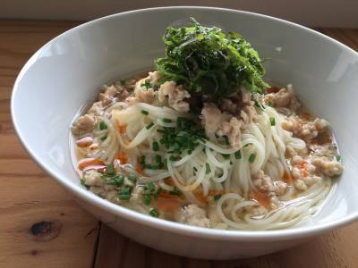 レンジで鶏そぼろのぶっかけそうめん