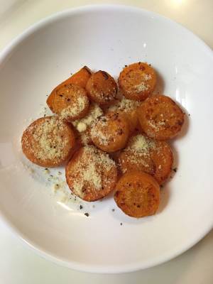 蒸しにんじんのチーズがけ