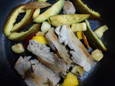 アボカドとチキンのレモンソテー