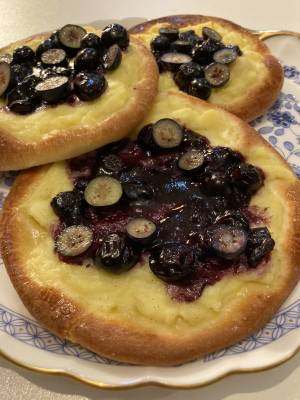 ブルーベリーソースのガレット
