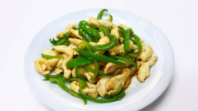 むね肉のチンジャオロースー風