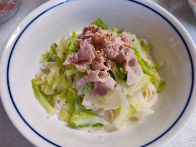 豚バラキャベツのつゆごま豆乳うどん