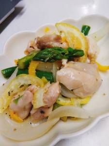 新たまねぎとチキンの春色マリネ