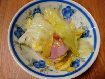 春キャベツとベーコンのオイル蒸し