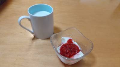 豆乳のブラマンジェいちごソース