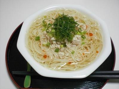 レンジで鶏そぼろのぶっかけそうめん