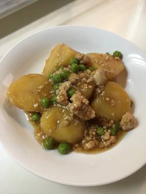 新じゃがのそぼろ煮