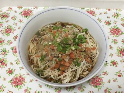 レンジで鶏そぼろのぶっかけそうめん